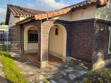 CHALET 3 AMBIENTES A REFACCIONAR