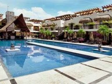 Condominio de lujo con alberca privada en Playa Mamita's