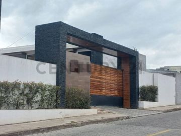 CASA DE VENTA POR ESTRENAR TUMBACO