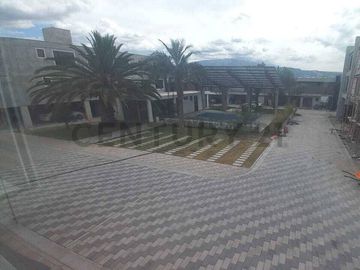 CASA DE VENTA POR ESTRENAR TUMBACO