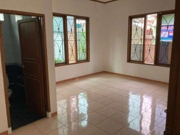 DISEWA RUMAH( BISA DIJADIKAN RUMAH ATAU KANTOR) DI GANDARIA SELATAN CILANDAK JAKARTA SELATAN