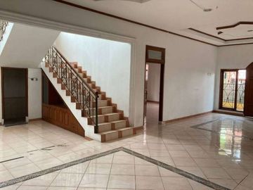 DISEWA RUMAH( BISA DIJADIKAN RUMAH ATAU KANTOR) DI GANDARIA SELATAN CILANDAK JAKARTA SELATAN