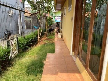 DISEWA RUMAH( BISA DIJADIKAN RUMAH ATAU KANTOR) DI GANDARIA SELATAN CILANDAK JAKARTA SELATAN