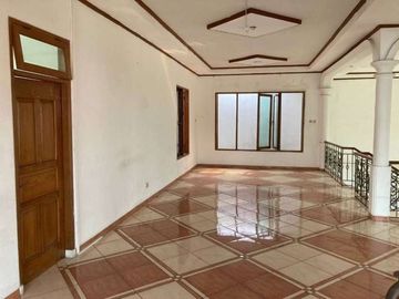 DISEWA RUMAH( BISA DIJADIKAN RUMAH ATAU KANTOR) DI GANDARIA SELATAN CILANDAK JAKARTA SELATAN