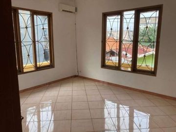 DISEWA RUMAH( BISA DIJADIKAN RUMAH ATAU KANTOR) DI GANDARIA SELATAN CILANDAK JAKARTA SELATAN