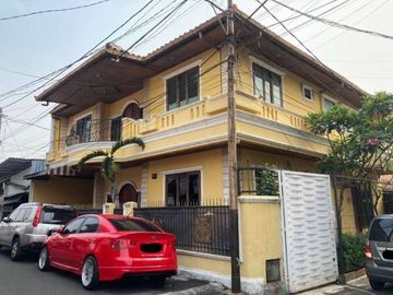 DISEWA RUMAH( BISA DIJADIKAN RUMAH ATAU KANTOR) DI GANDARIA SELATAN CILANDAK JAKARTA SELATAN