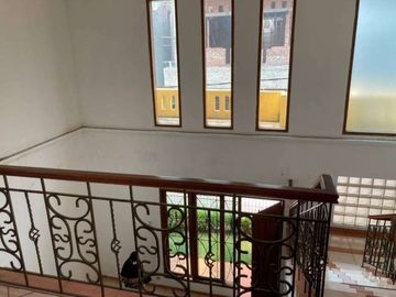DISEWA RUMAH( BISA DIJADIKAN RUMAH ATAU KANTOR) DI GANDARIA SELATAN CILANDAK JAKARTA SELATAN