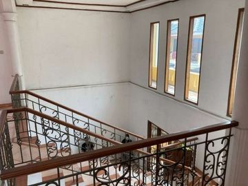 DISEWA RUMAH( BISA DIJADIKAN RUMAH ATAU KANTOR) DI GANDARIA SELATAN CILANDAK JAKARTA SELATAN