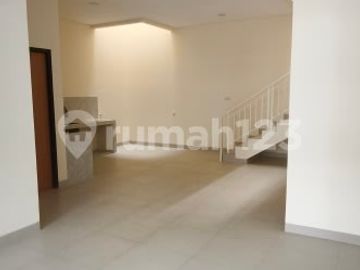 Rumah Baru 2,5 Lantai di Sunrise Garden, Jakarta Barat
