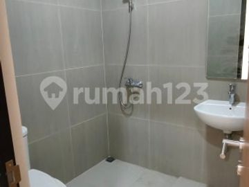 Rumah Baru 2,5 Lantai di Sunrise Garden, Jakarta Barat