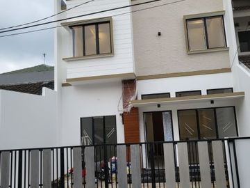 DIJUAL BRAND NEW HOUSE RUMAH MODERN CANTIK SIAP HUNI DI GRIYALOKA BSD