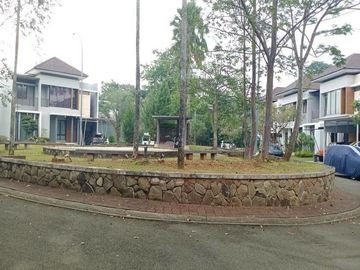 DIJUAL : Rumah cluster Ritzone depan taman jarang ada di Serpong, Tangerang