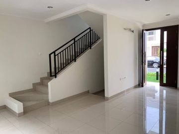 Rumah Baru Minimalis di Summarecon Chyntia Bandung