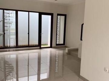 Rumah Baru Minimalis di Summarecon Chyntia Bandung