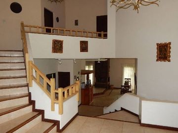CHALET EN CARILO CALLE PINZON, ENTRE PARAISO Y SEQUOIA. CHALET EN VENTA