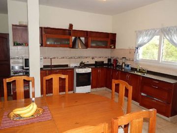 CHALET EN CARILO CALLE PINZON, ENTRE PARAISO Y SEQUOIA. CHALET EN VENTA