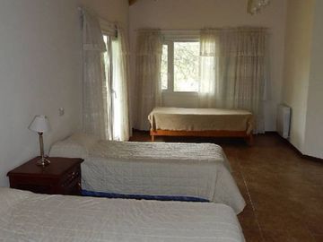 CHALET EN CARILO CALLE PINZON, ENTRE PARAISO Y SEQUOIA. CHALET EN VENTA