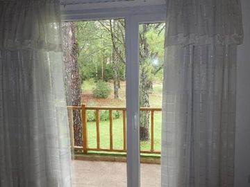 CHALET EN CARILO CALLE PINZON, ENTRE PARAISO Y SEQUOIA. CHALET EN VENTA