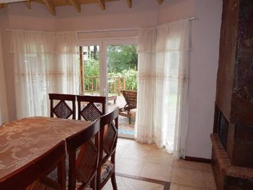 CHALET EN CARILO CALLE PINZON, ENTRE PARAISO Y SEQUOIA. CHALET EN VENTA