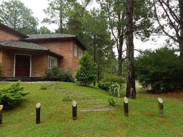 CHALET EN CARILO CALLE PINZON, ENTRE PARAISO Y SEQUOIA. CHALET EN VENTA