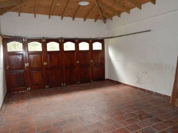 CHALET EN CARILO CALLE PINZON, ENTRE PARAISO Y SEQUOIA. CHALET EN VENTA