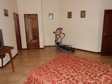 CHALET EN CARILO CALLE PINZON, ENTRE PARAISO Y SEQUOIA. CHALET EN VENTA