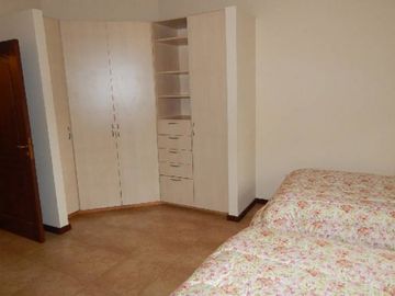 CHALET EN CARILO CALLE PINZON, ENTRE PARAISO Y SEQUOIA. CHALET EN VENTA