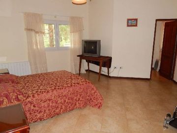 CHALET EN CARILO CALLE PINZON, ENTRE PARAISO Y SEQUOIA. CHALET EN VENTA