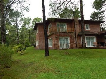 CHALET EN CARILO CALLE PINZON, ENTRE PARAISO Y SEQUOIA. CHALET EN VENTA