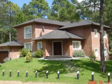CHALET EN CARILO CALLE PINZON, ENTRE PARAISO Y SEQUOIA. CHALET EN VENTA