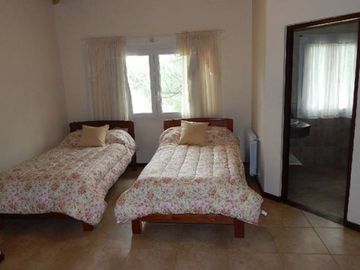 CHALET EN CARILO CALLE PINZON, ENTRE PARAISO Y SEQUOIA. CHALET EN VENTA