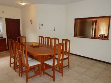 CHALET EN CARILO CALLE PINZON, ENTRE PARAISO Y SEQUOIA. CHALET EN VENTA