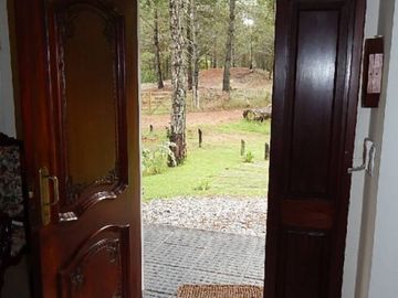 CHALET EN CARILO CALLE PINZON, ENTRE PARAISO Y SEQUOIA. CHALET EN VENTA