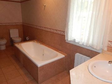 CHALET EN CARILO CALLE PINZON, ENTRE PARAISO Y SEQUOIA. CHALET EN VENTA