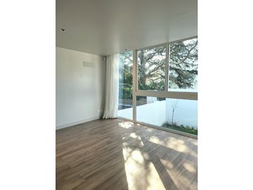 Dúplex tres ambientes a la calle con jardín. Garay 700. Venta.