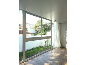 Dúplex tres ambientes a la calle con jardín. Garay 700. Venta.