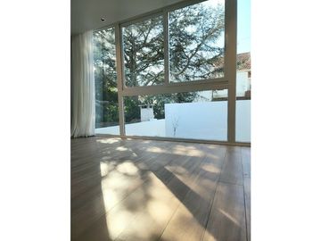 Dúplex tres ambientes a la calle con jardín. Garay 700. Venta.