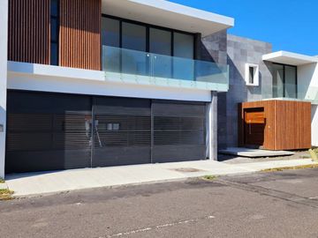 Casa en VENTA cochera 3 autos, alberca FRACC playas del conchal