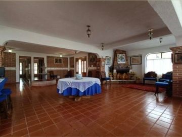 CASA EN VENTA CON SEGURIDAD EN TEQUISQUIAPAN, QUERÉTARO