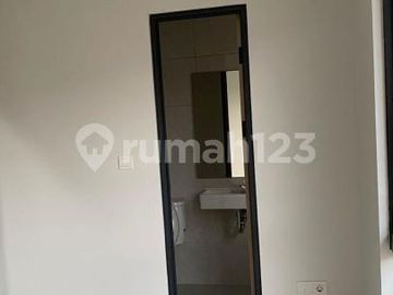 Disewakan Rumah 2 Lantai 3 KT Park Serpong Cityzen