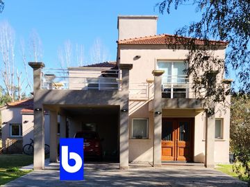 Excelente casa en El Nacional  Ubicada  Lindero a la cancha de Golf primer barrio consolidado y cercano. Los Escritores