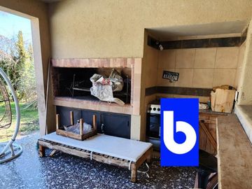 Excelente casa en El Nacional  Ubicada  Lindero a la cancha de Golf primer barrio consolidado y cercano. Los Escritores
