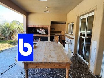 Excelente casa en El Nacional  Ubicada  Lindero a la cancha de Golf primer barrio consolidado y cercano. Los Escritores