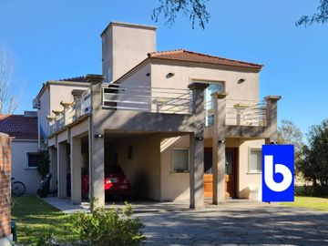 Excelente casa en El Nacional  Ubicada  Lindero a la cancha de Golf primer barrio consolidado y cercano. Los Escritores