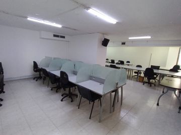 oficina en arriendo en versalles. Cod A9191215