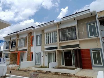 Rumah Ready Stok Pinggir Jalan di Blue Saphire dekat Unmuh