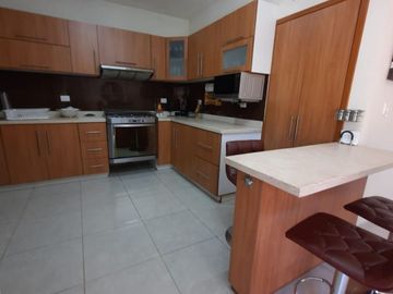 Se vende casa en club de golf