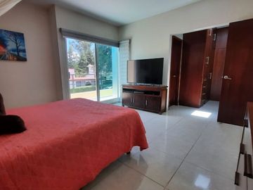 Se vende casa en club de golf