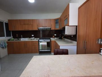 Se vende casa en club de golf