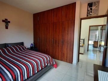 Se vende casa en club de golf